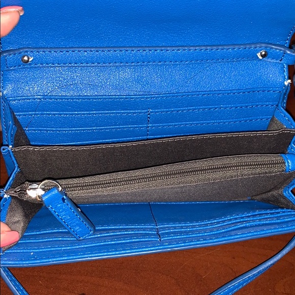 Calvin Klein wallet/crossbody - Picture 2 of 2